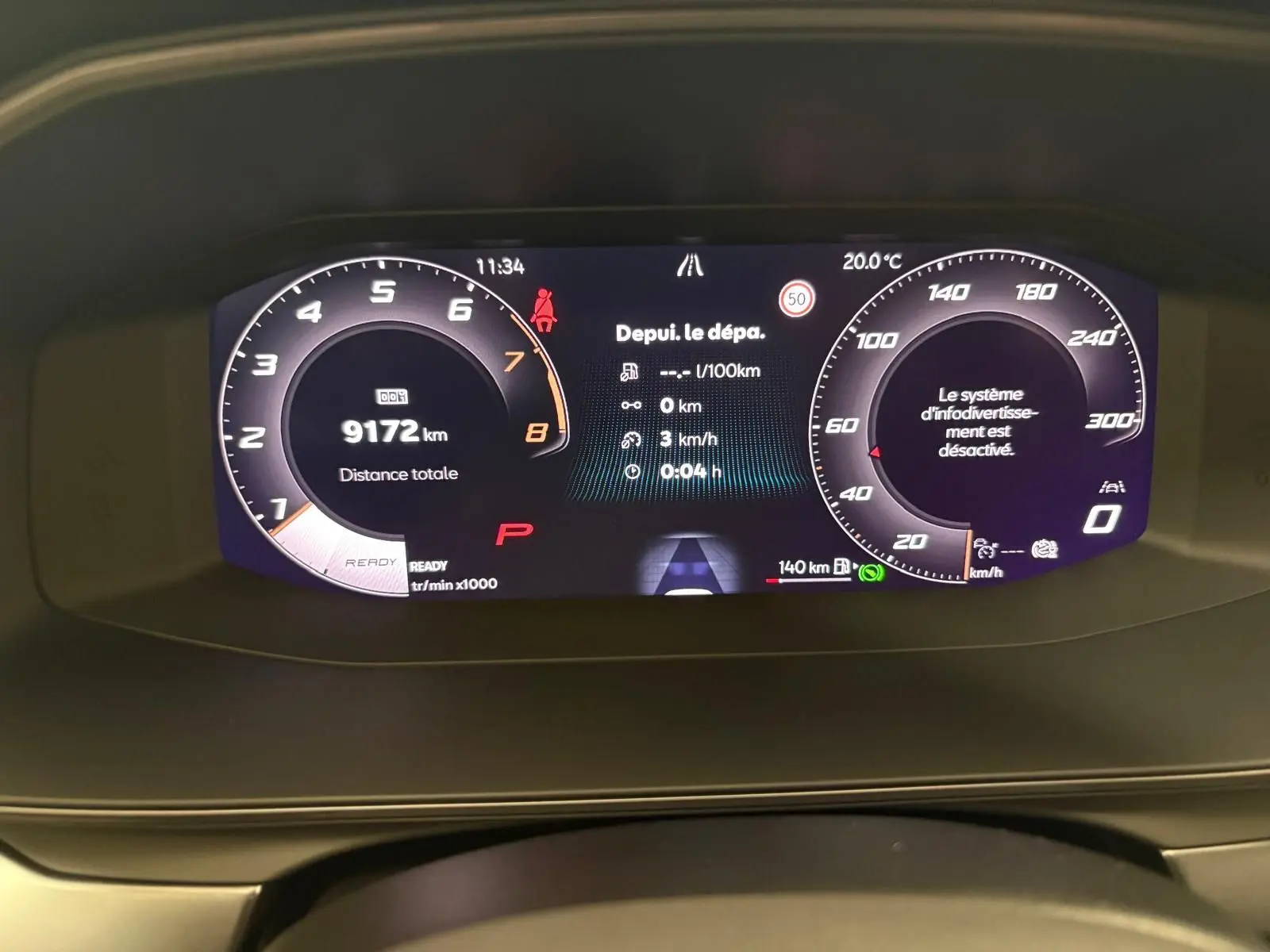 Tableau de bord numérique du CUPRA Leon Phase 2, affichant 9172 km, vitesse et informations de conduite.