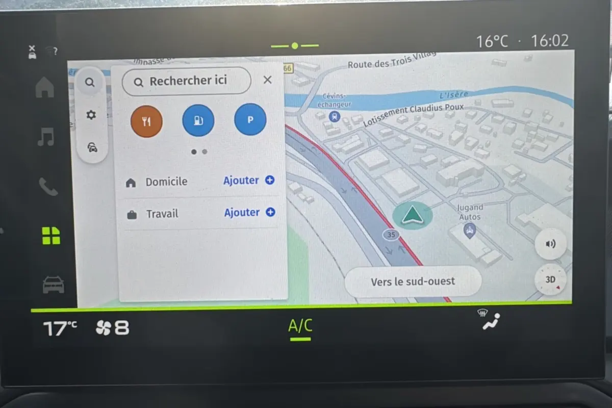 Écran tactile du système de navigation GPS du Dacia Duster 2025 affichant une carte en mode 3D.