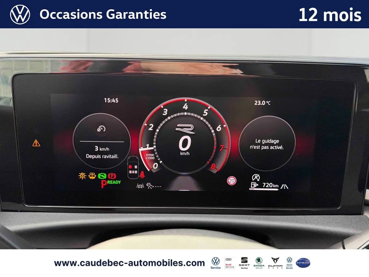 Tableau de bord numérique du Volkswagen T-Roc 2026, affichage sportif avec compte-tours et vitesse à 0 km/h.