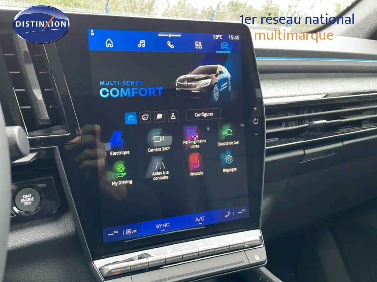 Écran tactile central du tableau de bord du Renault Espace 2025 noir étoile métal affichant le mode confort multimode.