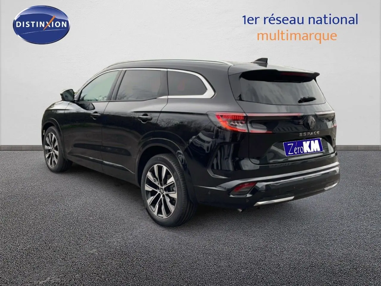 Renault Espace 2025 noir étoile métal vu de trois quarts arrière droit avec feux arrière LED et jantes alliage.