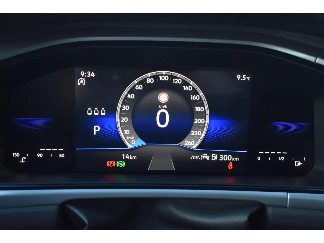 Affichage numérique du tableau de bord du Volkswagen T-Roc 2025, vue frontale centrée sur le compteur de vitesse.