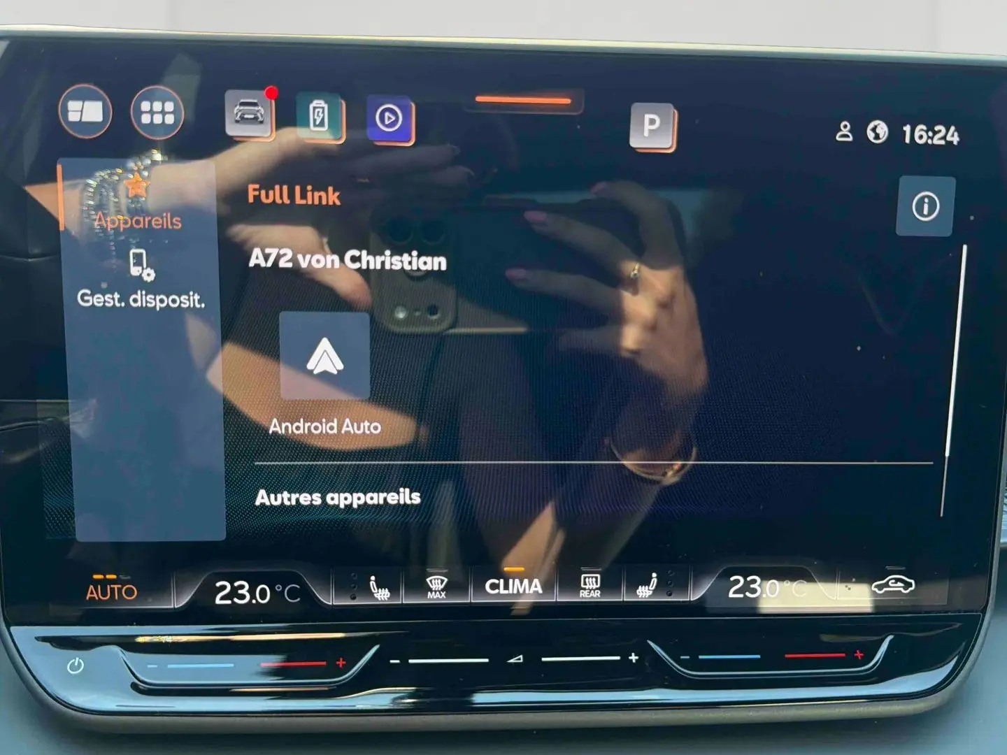Écran tactile HD 12,9 pouces du système d’info-divertissement du CUPRA Terramar 2025, affichant Android Auto.