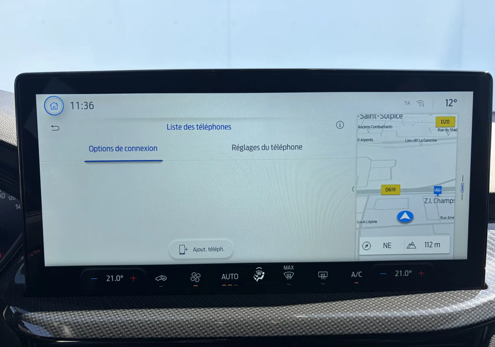Écran tactile 13 pouces du système multimédia Ford SYNC 4 avec navigation, affichage clair et interface connectée.