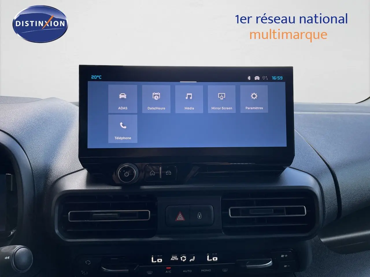 Écran tactile central du tableau de bord du Citroën Berlingo 2026, affichant les menus ADAS et multimédia.
