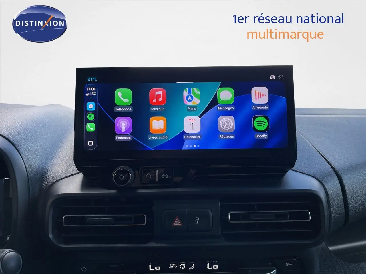 Vue intérieure centrée sur l’écran tactile du tableau de bord du Citroën Berlingo 2026, finition noire.