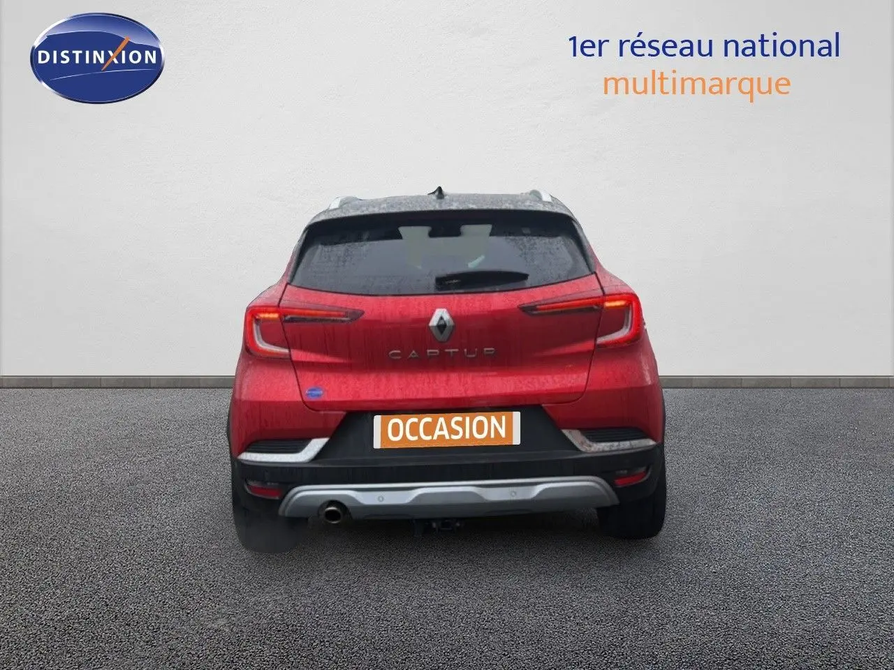 Vue arrière d'un Renault Captur rouge flamme 2020 avec feux LED et plaque occasion visible.