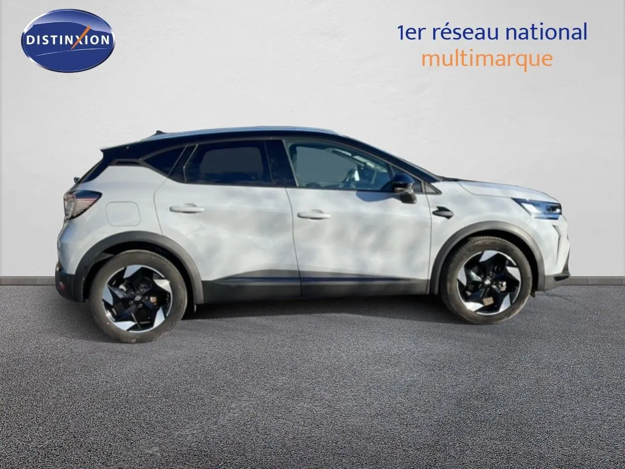 Renault Captur 1.0 ECO-G 100ch Technno gris Rafale métal avec toit noir, vue profil côté gauche sur fond neutre.