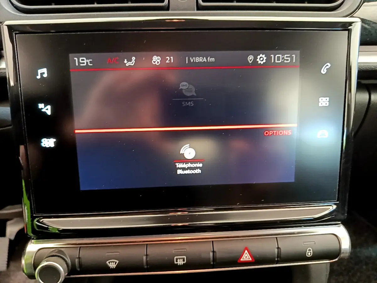 Écran tactile central de 7 pouces de la Citroën C3 2019, affichant la fonction téléphone Bluetooth.