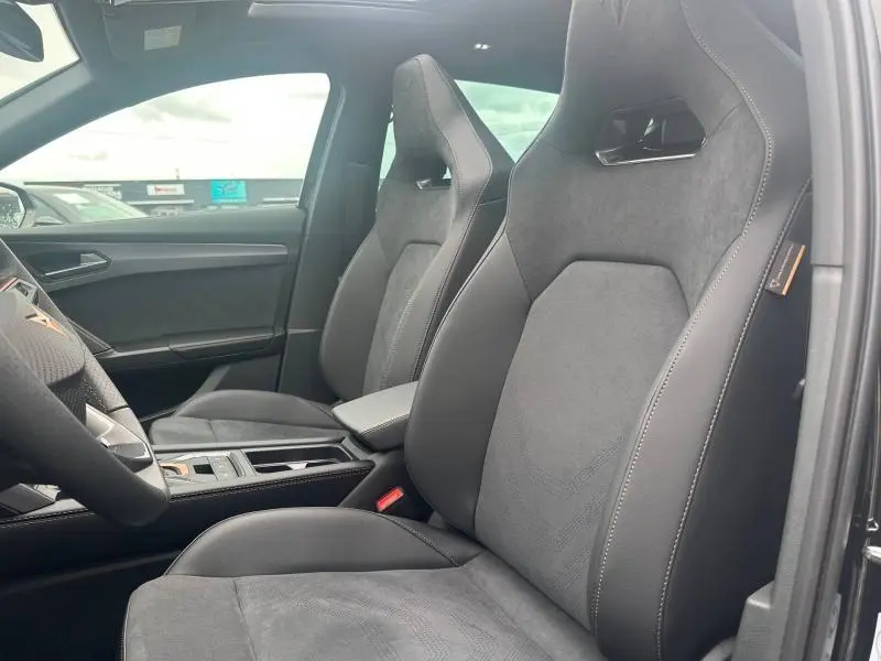 Vue intérieure côté gauche des sièges sport en textile et TEP noir du CUPRA Formentor 2.0 TDI 150ch V DSG7 2026.