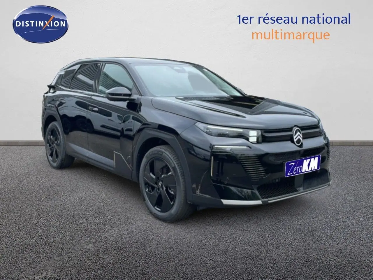 Citroën C5 Aircross noir Perla Nera 3/4 avant droit, SUV hybride avec jantes noires et calandre moderne.