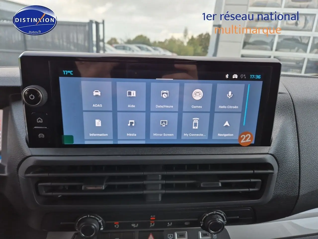 Écran tactile central du tableau de bord du Citroën Jumpy XL 2025, affichant les options multimédia et navigation.
