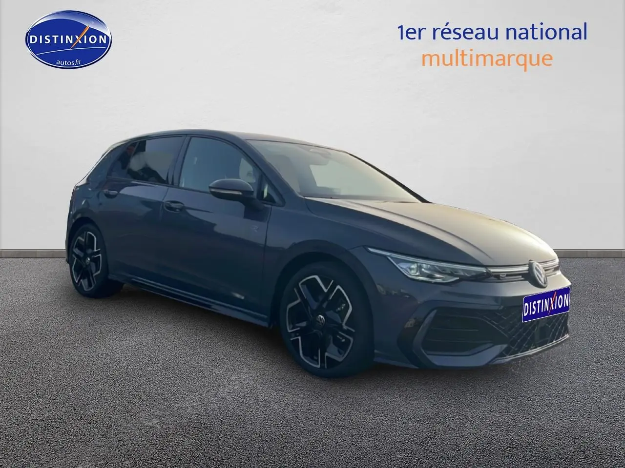 Volkswagen Golf 1.5 ETSI Evo2 gris vue 3/4 avant droit avec jantes alu et boucliers couleur carrosserie.