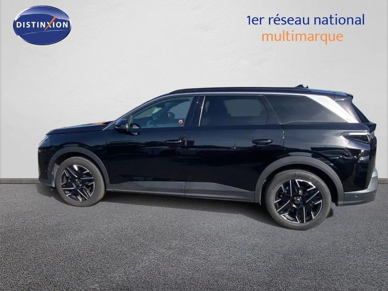 Peugeot 5008 Hybrid noir Perla Nera, vue profil côté gauche, jantes alliage noires distinctives.