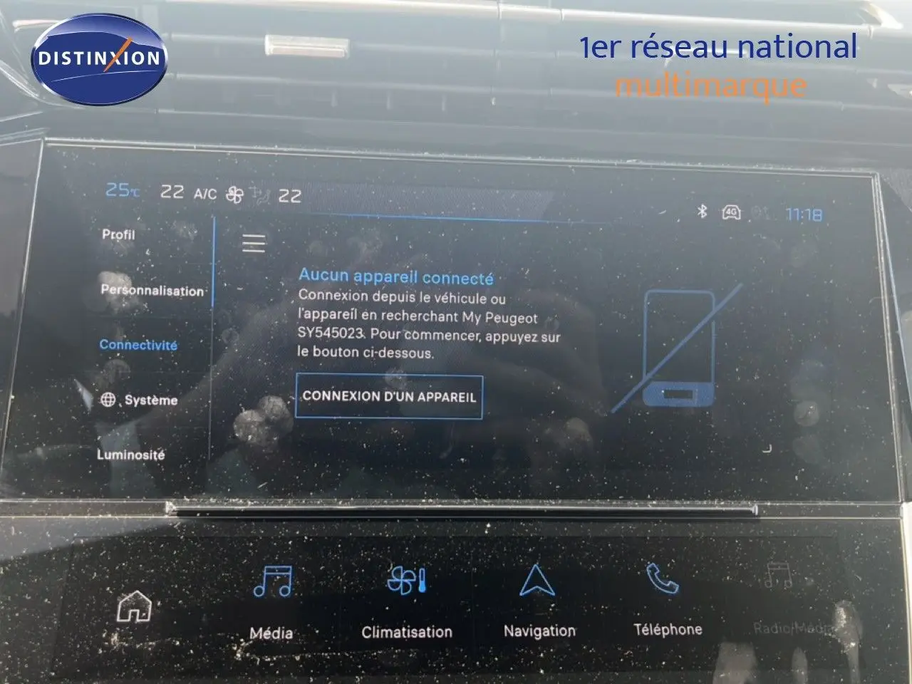 Écran tactile central du Peugeot 308 Hybrid 145ch Allure 2025 noir métal, affichant le menu de connexion Bluetooth.