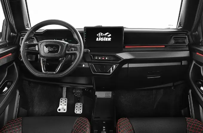Vue intérieure frontale du tableau de bord noir du Ligier JS50 0.5 REVO D+ Ultimate avec écran tactile 10 pouces et volant multifonction.