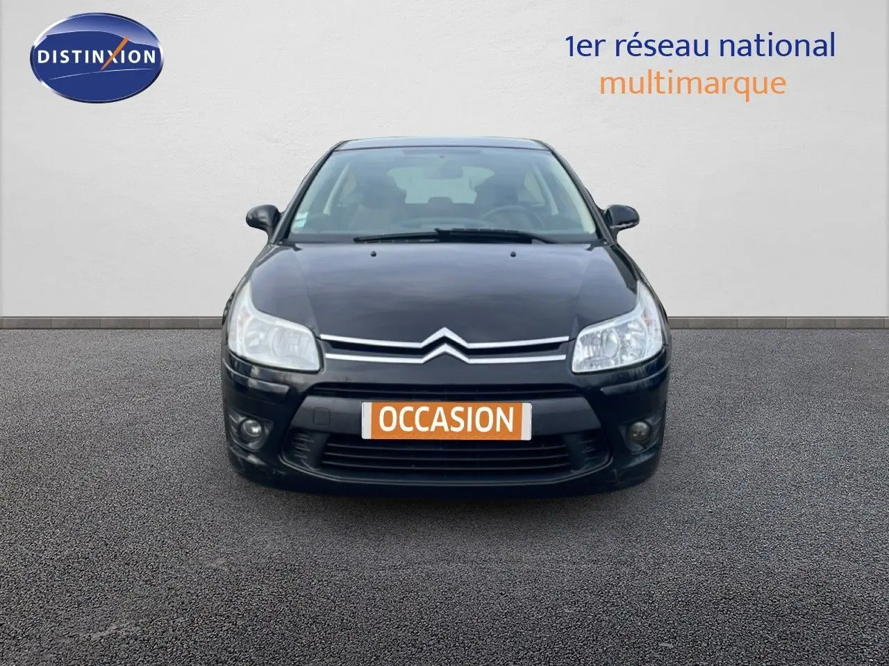 Vue avant d'une Citroën C4 Coupé 2009 noir métal avec logo chromé et plaque "OCCASION" visible.