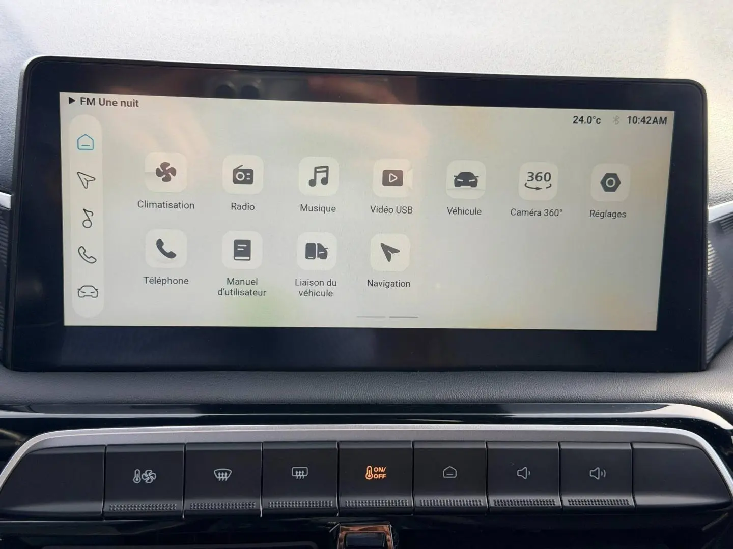 Écran tactile central du MG3 1.5 Hybrid+ 195ch Luxury 2025 affichant les menus multimédia et véhicule.
