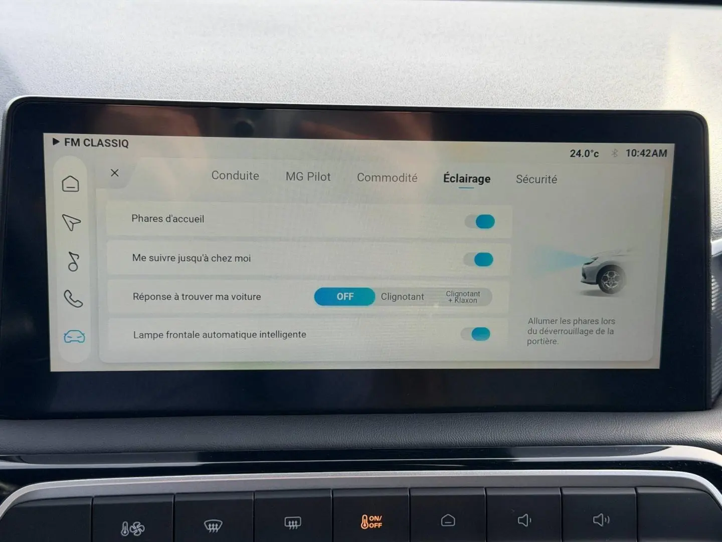 Écran tactile central du MG3 1.5 Hybrid+ 195ch Luxury affichant les réglages d’éclairage intérieur.
