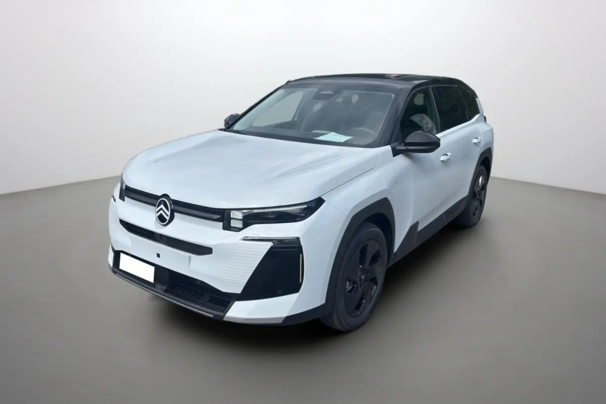 Citroën C5 Aircross New Hybrid 145 blanc okénite avec toit noir, vue 3/4 avant droit sur fond neutre.
