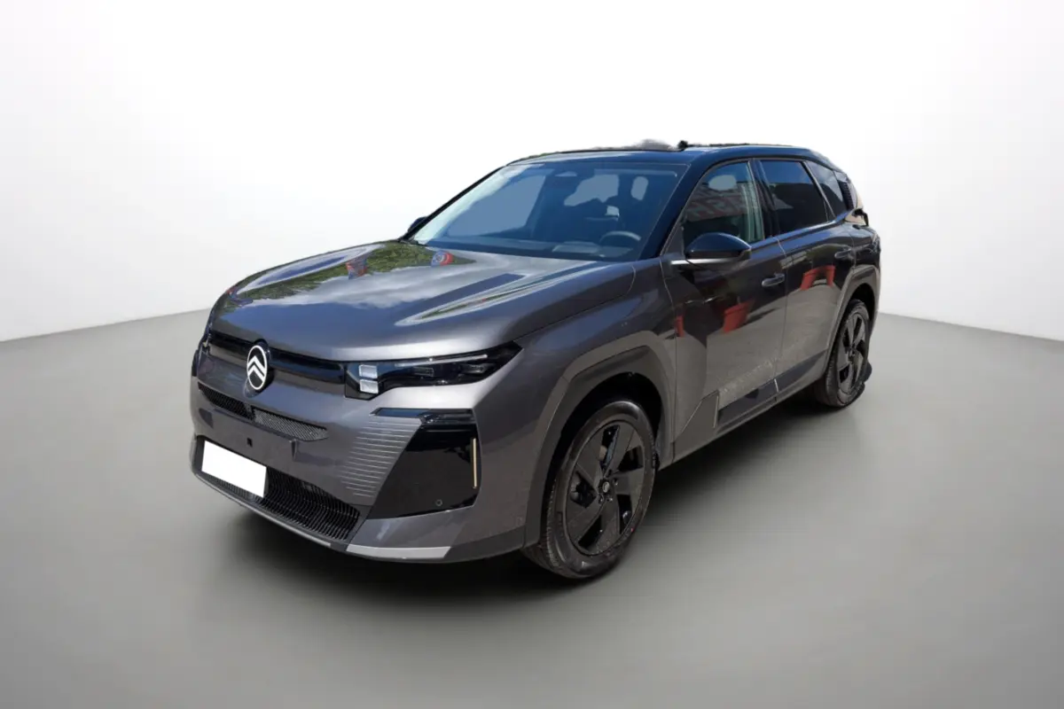 Citroën C5 Aircross New Hybrid 145 gris platinium avec toit noir, vue 3/4 avant droit sur fond neutre.