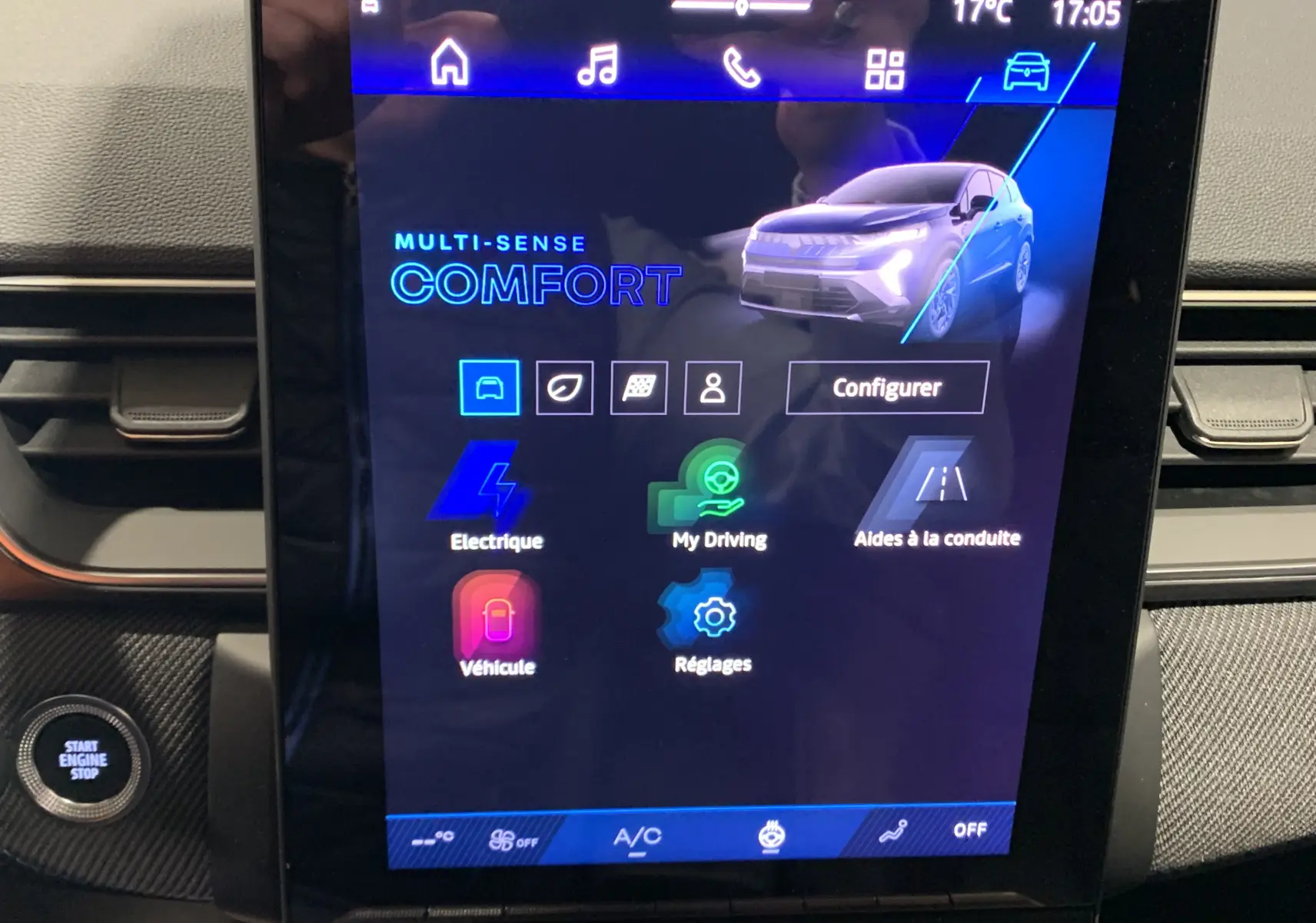Écran tactile central affichant le mode Multi-Sense Comfort avec illustration d’un Renault Symbioz bleu iron.