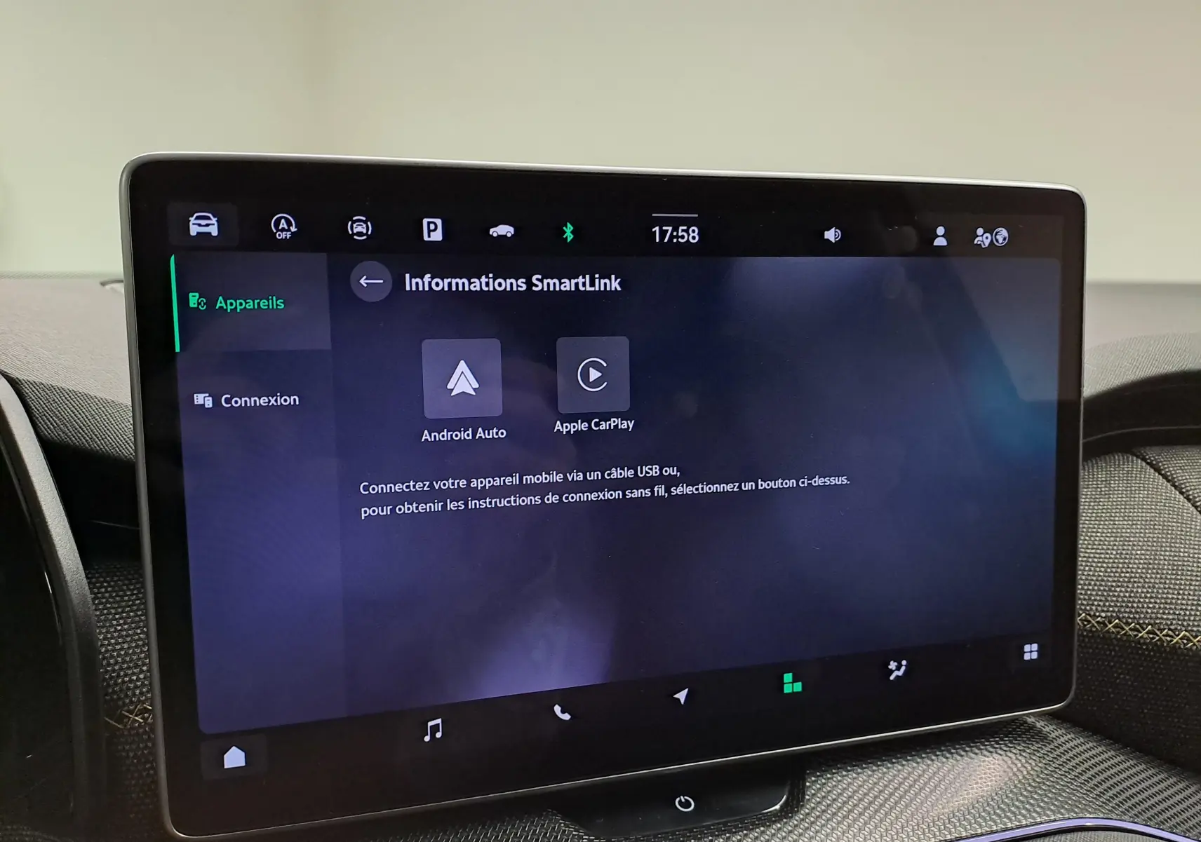 Écran tactile central du Skoda Kodiaq 2025 affichant les options SmartLink Android Auto et Apple CarPlay.