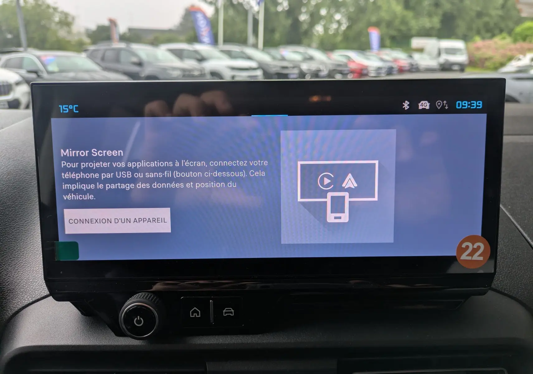 Écran tactile intérieur du Citroën Berlingo blanc 2025 affichant les réglages d'éclairage du véhicule.