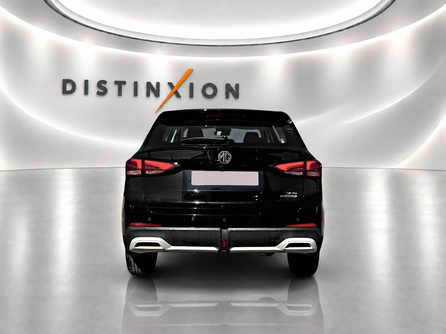 Vue arrière du MG ZS 1.5 hybrid noir 2026 avec feux LED et double sortie d'échappement intégrée.