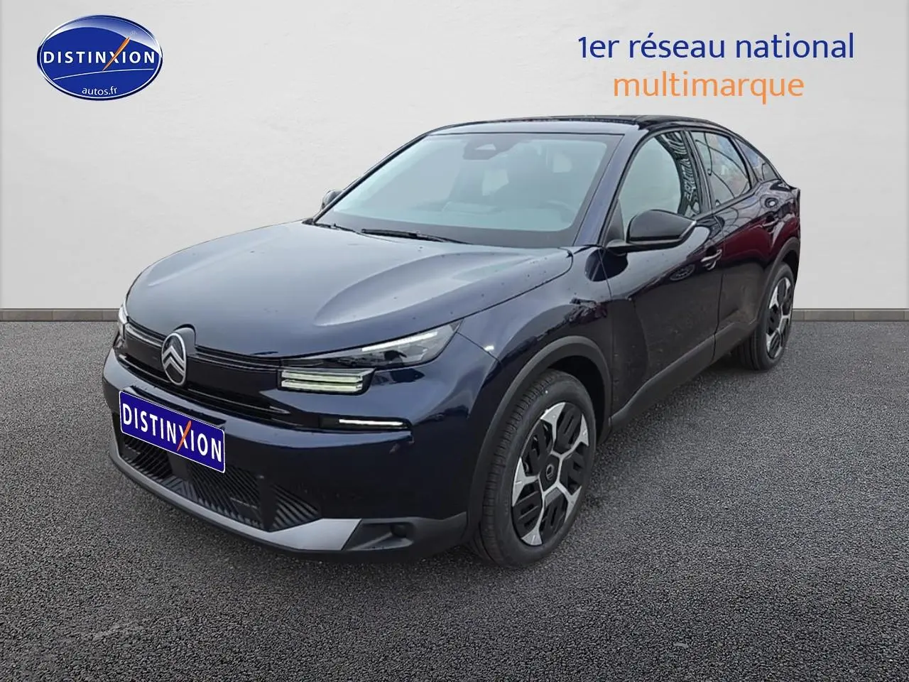 Citroën C4 1.2 hybride bleu eclipse vue 3/4 avant droit avec jantes 18 pouces et calandre moderne.
