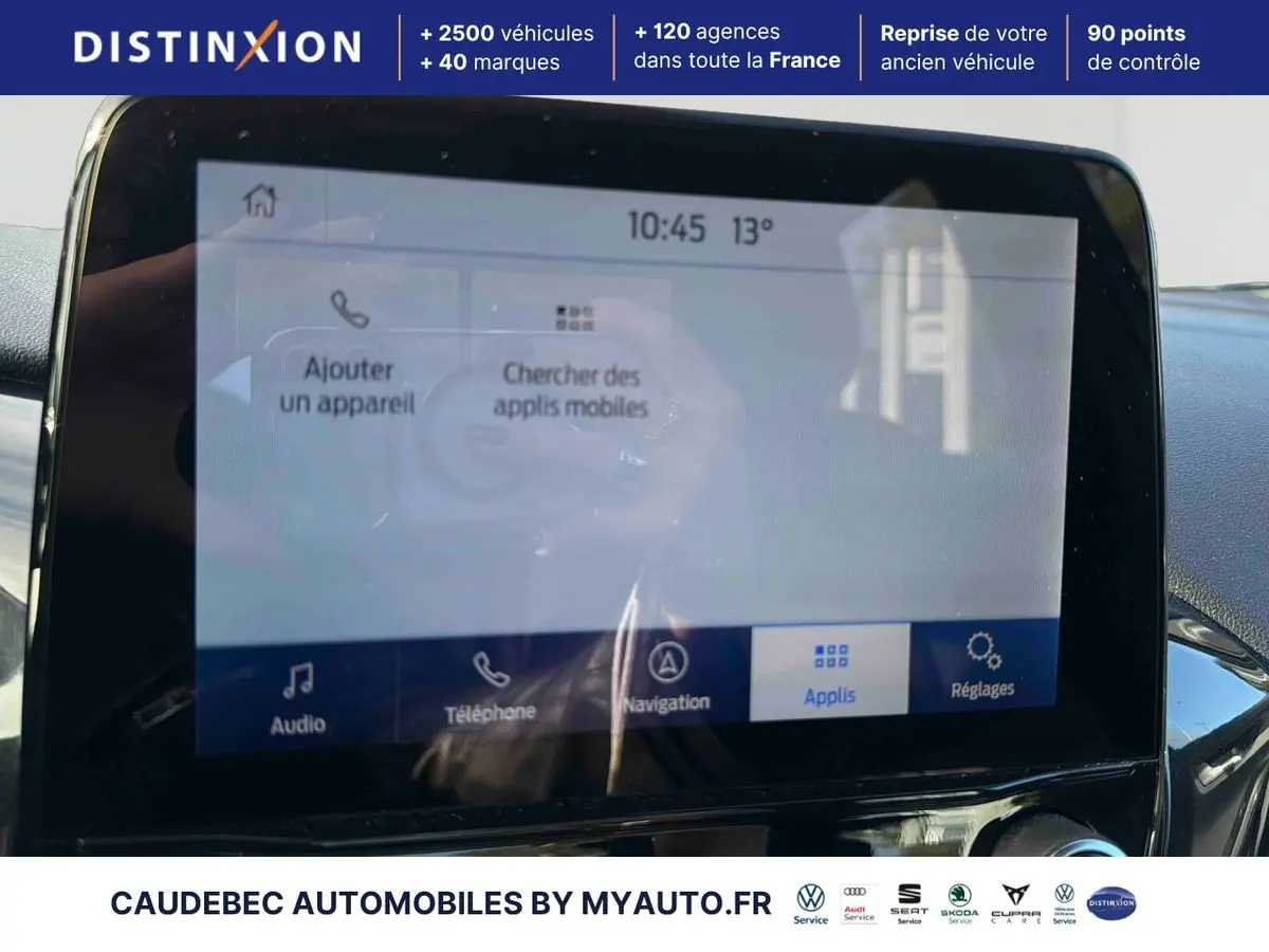 Écran tactile SYNC4 12 pouces du Ford Puma 2024, affichant le menu des applications en intérieur.
