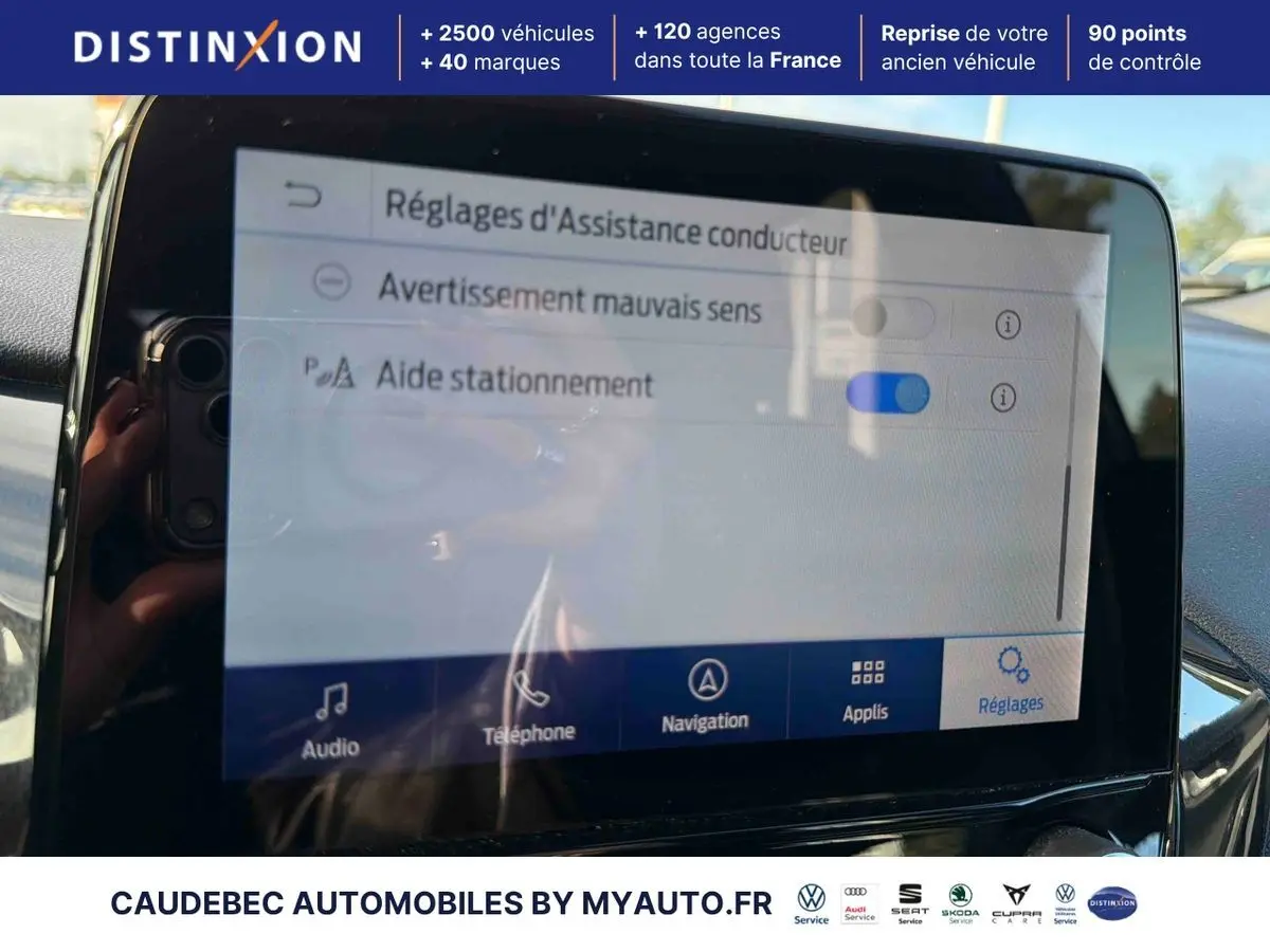 Écran tactile du système SYNC4 de la Ford Puma 2024 affichant les réglages d’assistance conducteur.