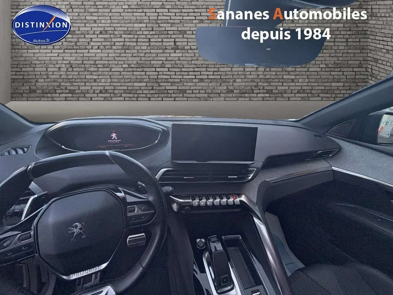 Vue intérieure avant du Peugeot 3008 GT Pack Black 2021, volant compact, écran tactile 10 pouces et tableau de bord numérique.