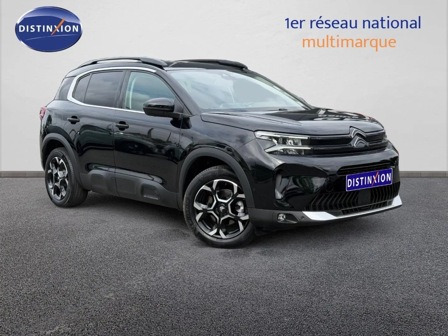 Citroën C5 Aircross noir Perla Nera vue 3/4 avant droit avec jantes alu et barres de toit visibles.