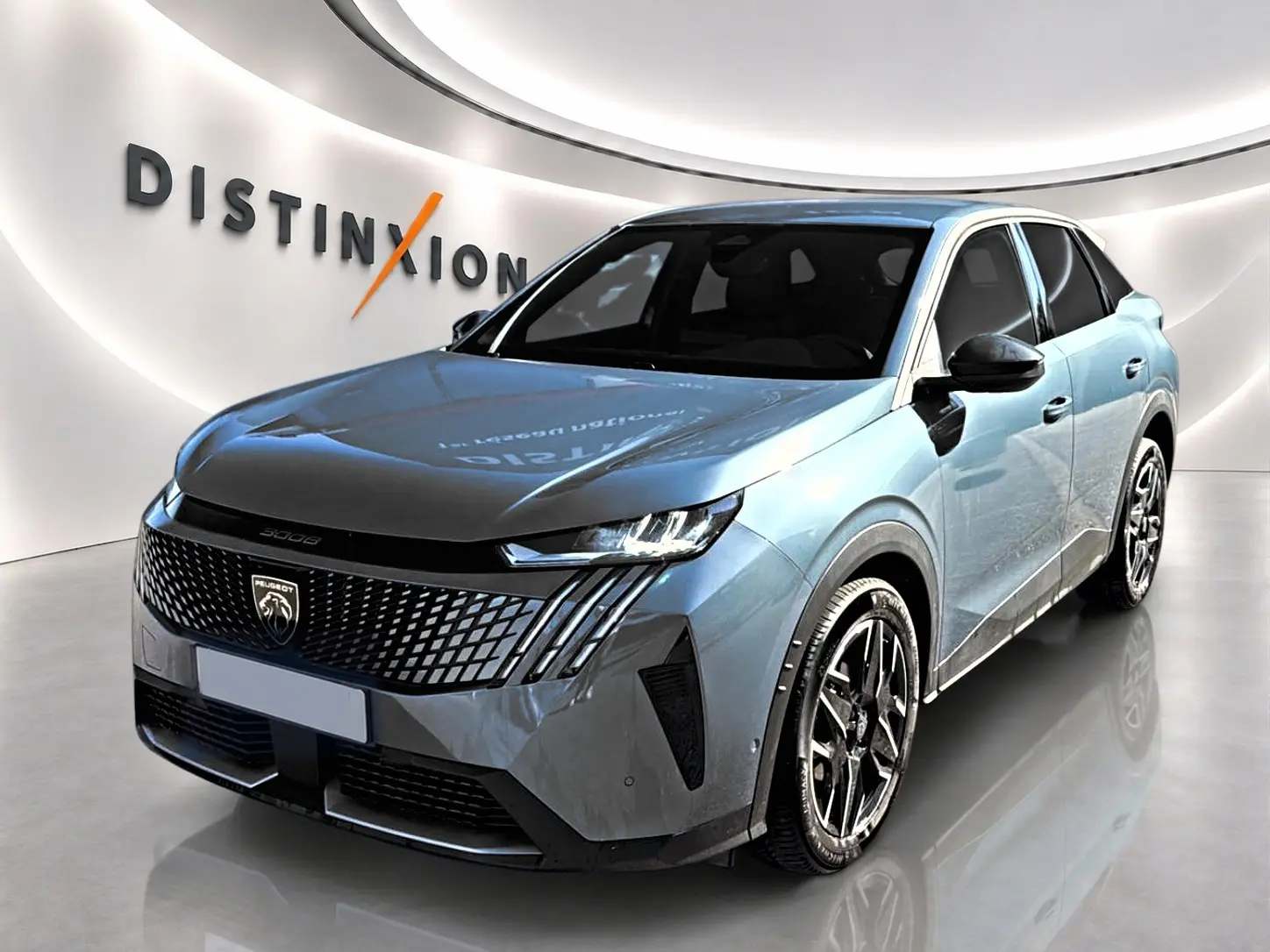 Peugeot 3008 bleu Ingara en 3/4 avant droit, avec calandre distinctive et jantes alliage noires.