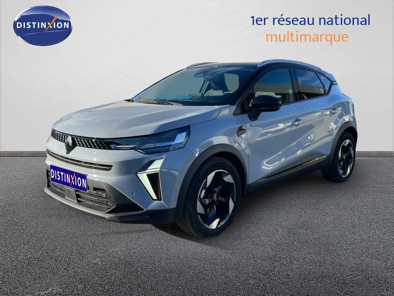Renault Captur 2025 gris rafale métal toit noir, vue 3/4 avant droit avec jantes noires bicolores.