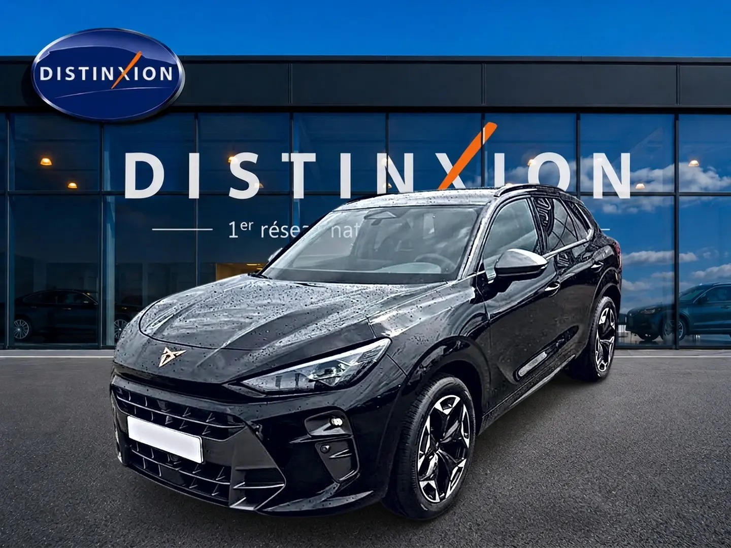 CUPRA Terramar noir en 3/4 avant droit, avec jantes alu noires et logo distinctif sur calandre.