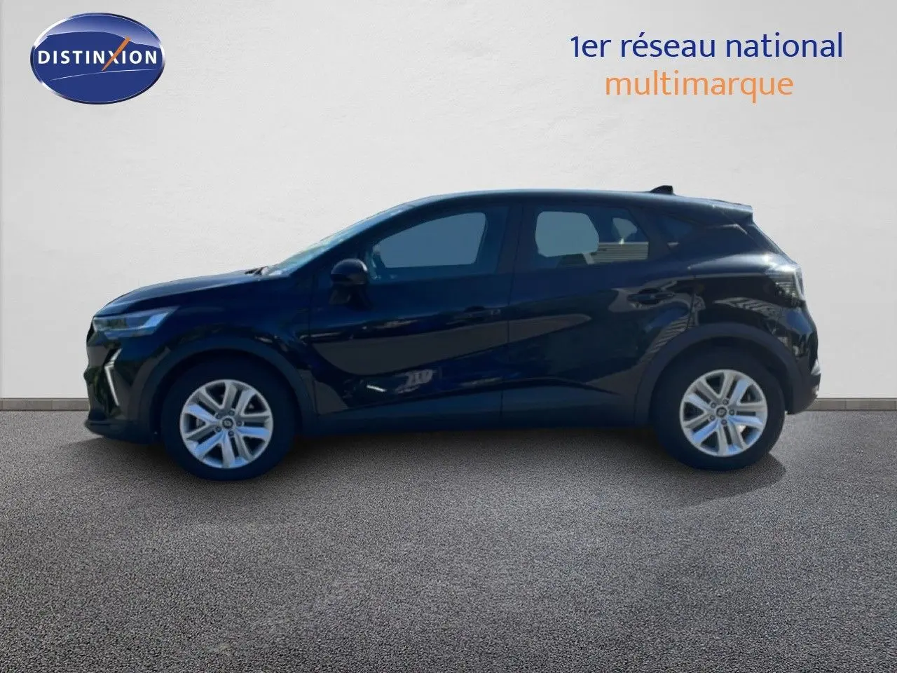 Profil droit du Renault Captur E-Tech Full Hybrid 145ch Evolution 2025 en noir étoile métal, avec jantes alliage visibles.