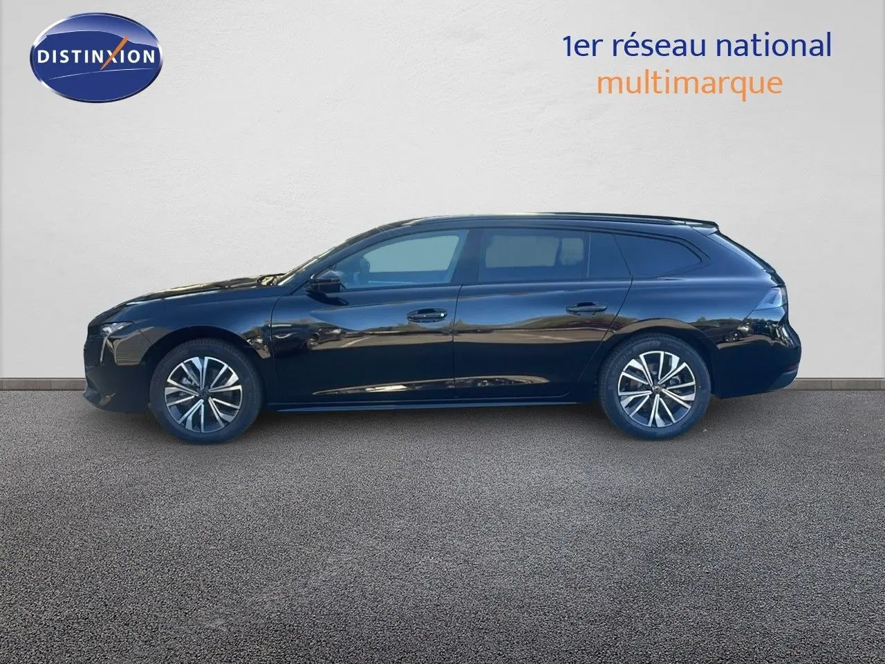 Peugeot 508 SW noir perla metal vue de profil côté gauche, break élégant avec jantes bi-ton.