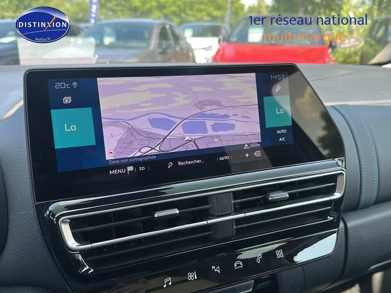 Écran tactile central et aérateurs du tableau de bord du Citroën C5 Aircross gris platinium 2024, vue intérieure frontale.