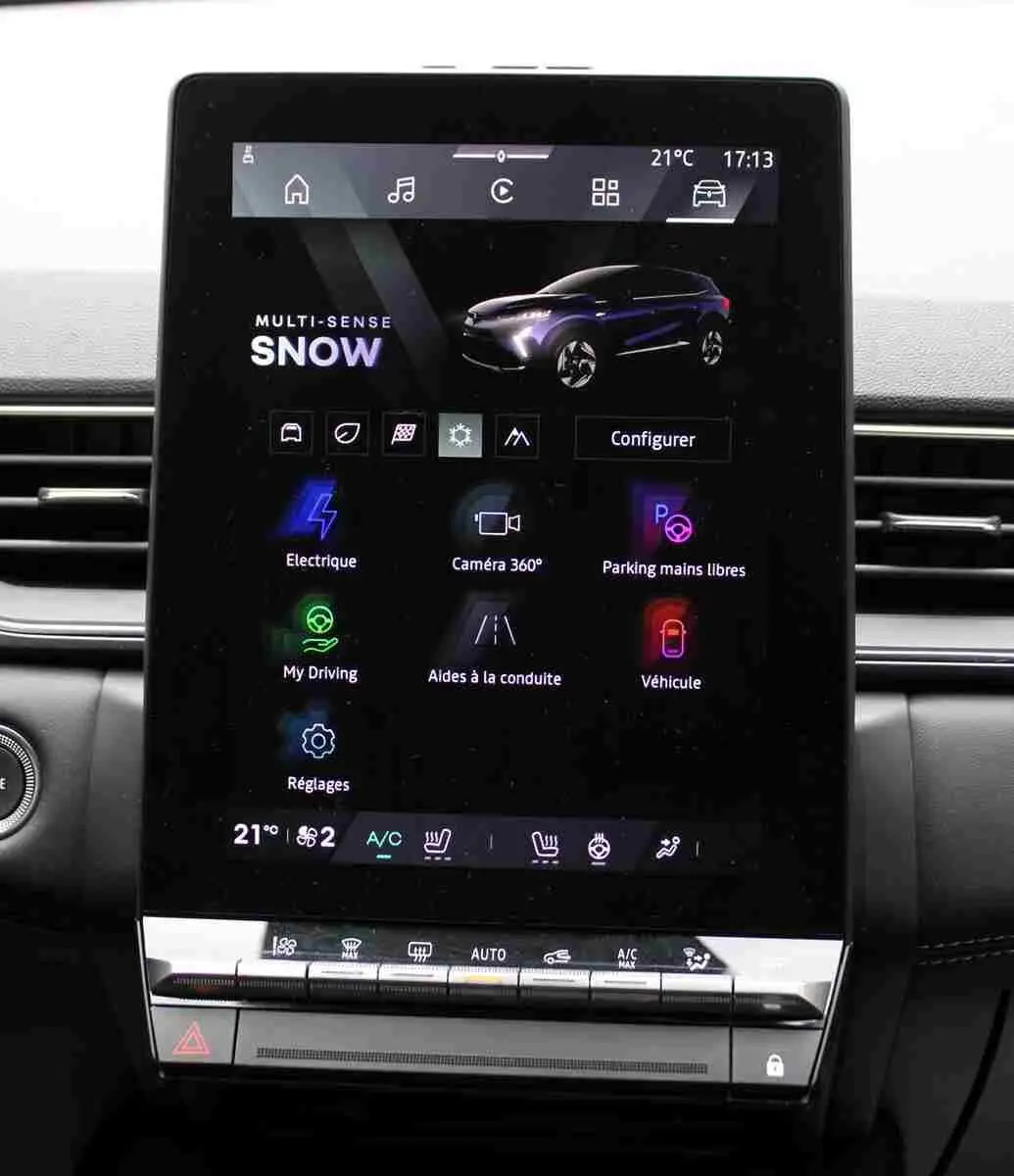 Écran tactile central du tableau de bord du Renault Symbioz bleu, affichant les options de conduite et aides électroniques.