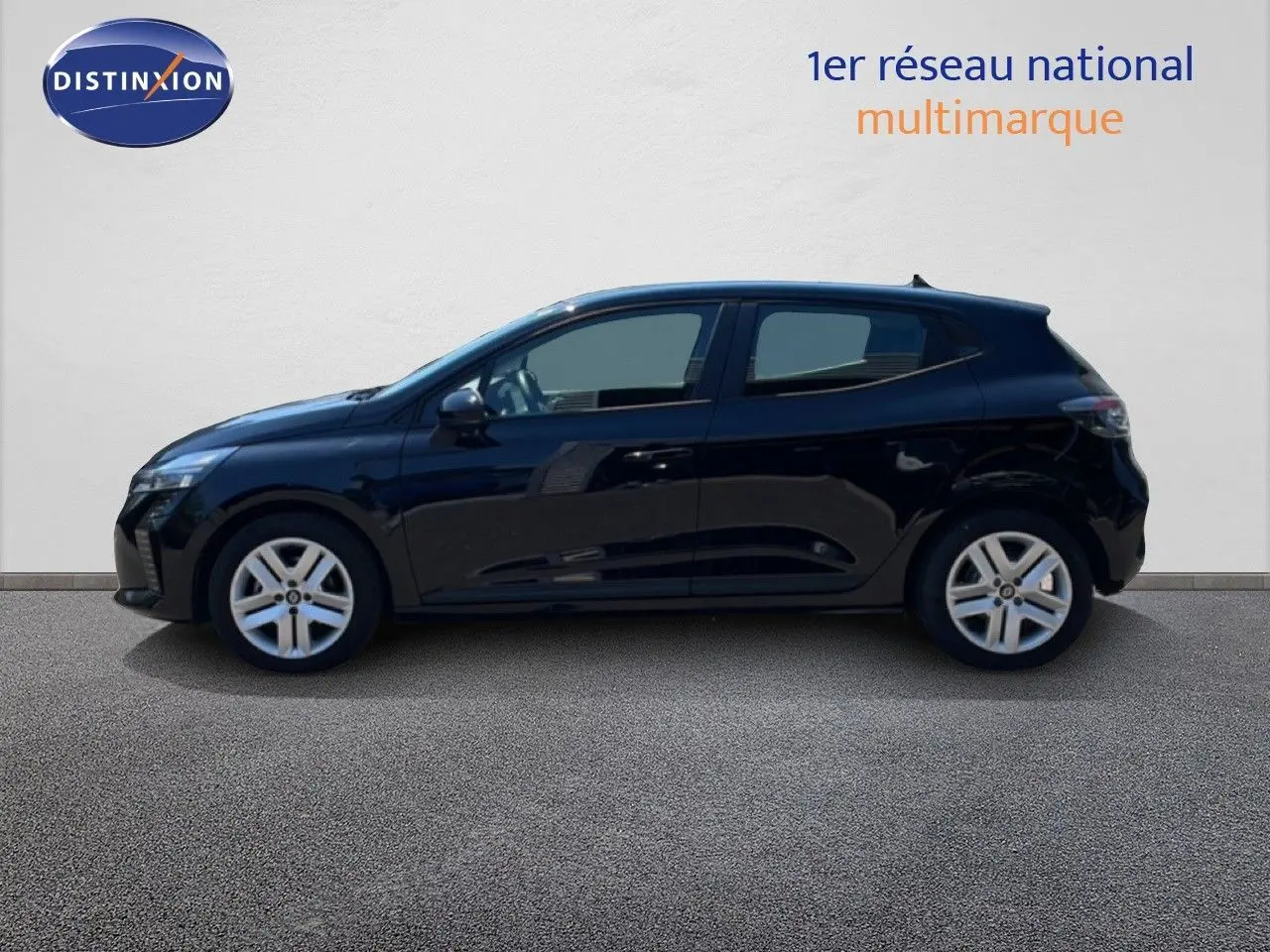 Profil côté gauche d'une Renault Clio 2025 noire étoile métal, compacte et élégante sur fond neutre.