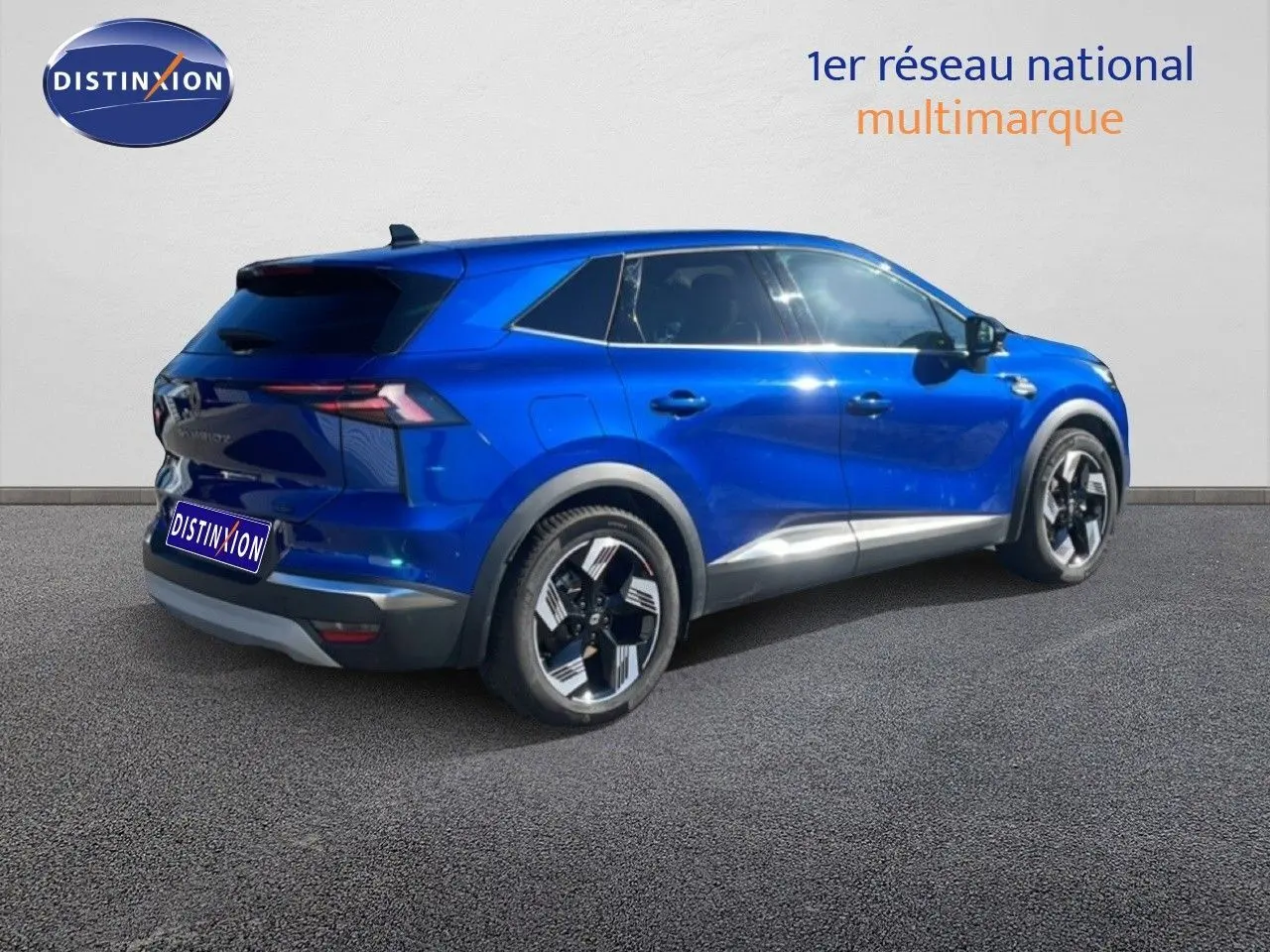 Renault Symbioz 2025 bleu Iron Metal en 3/4 arrière droit, avec jantes distinctives et lignes modernes.