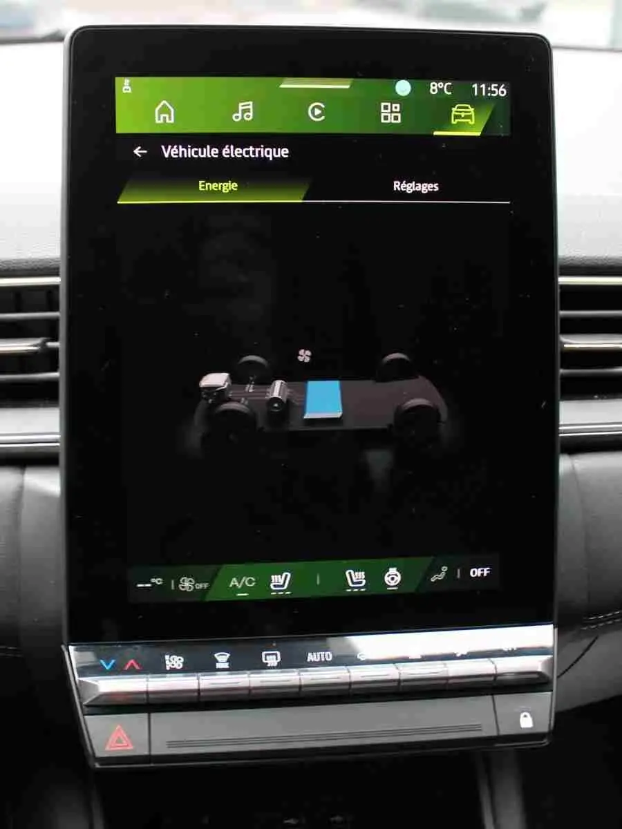 Écran tactile central du tableau de bord du Renault Symbioz 2025 affichant les réglages d'énergie du véhicule hybride.