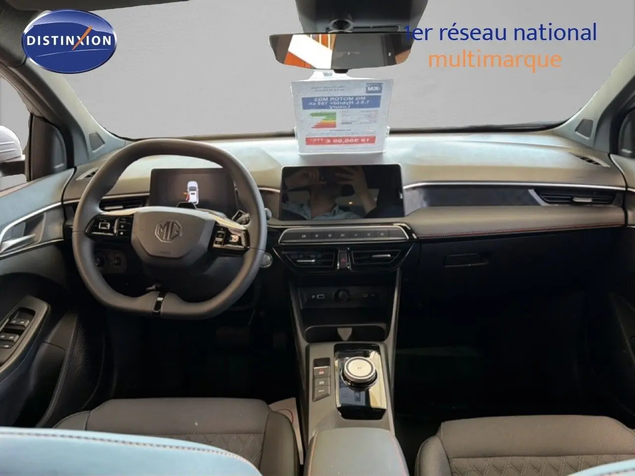 Vue intérieure du tableau de bord et volant du MG3 1.5L Hybrid+ 195ch Luxury avec finition cuir noir et écran tactile central.