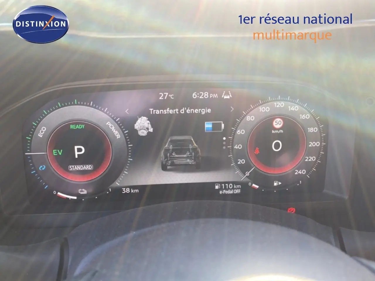 Tableau de bord numérique du Nissan Juke hybride 2025, affichant la vitesse, énergie et transfert d'énergie.