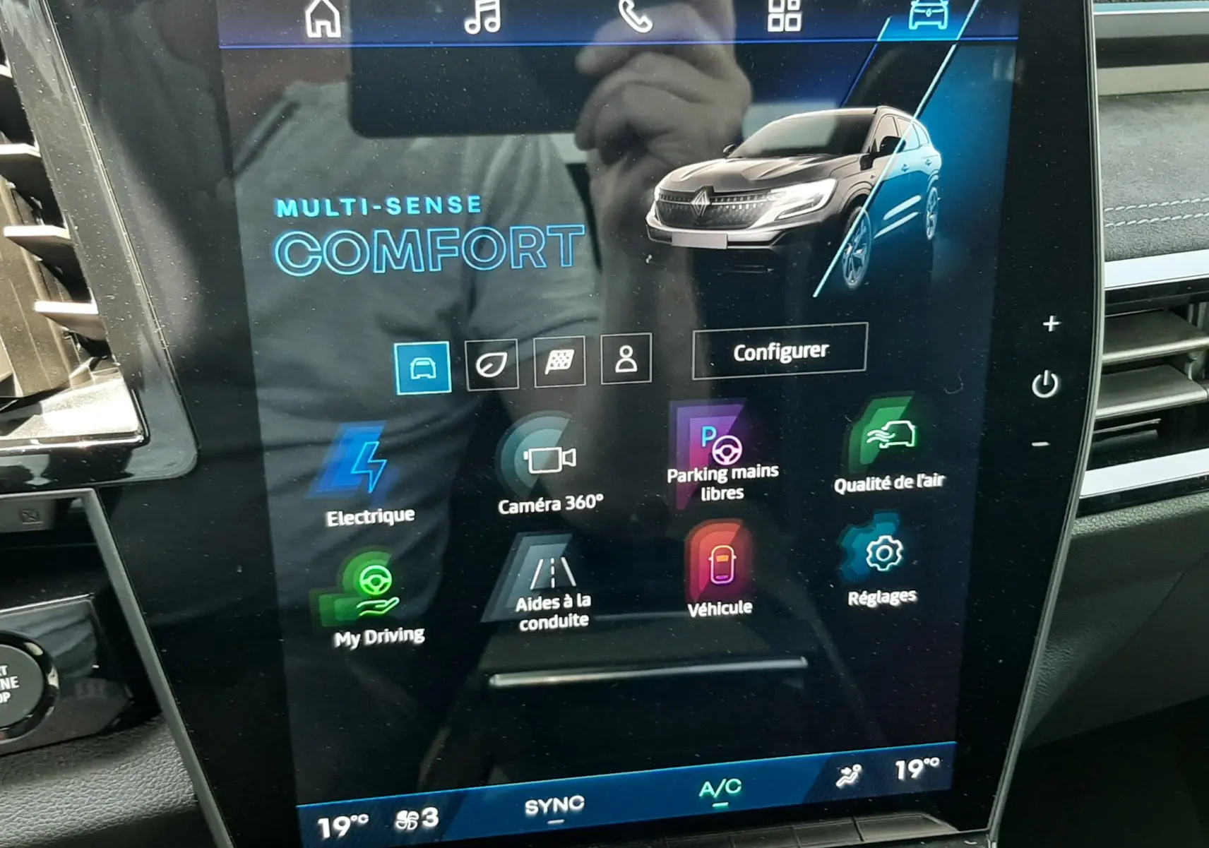Écran tactile central du Renault Espace VI en mode Multi-Sense Comfort avec interface de conduite et options affichées.