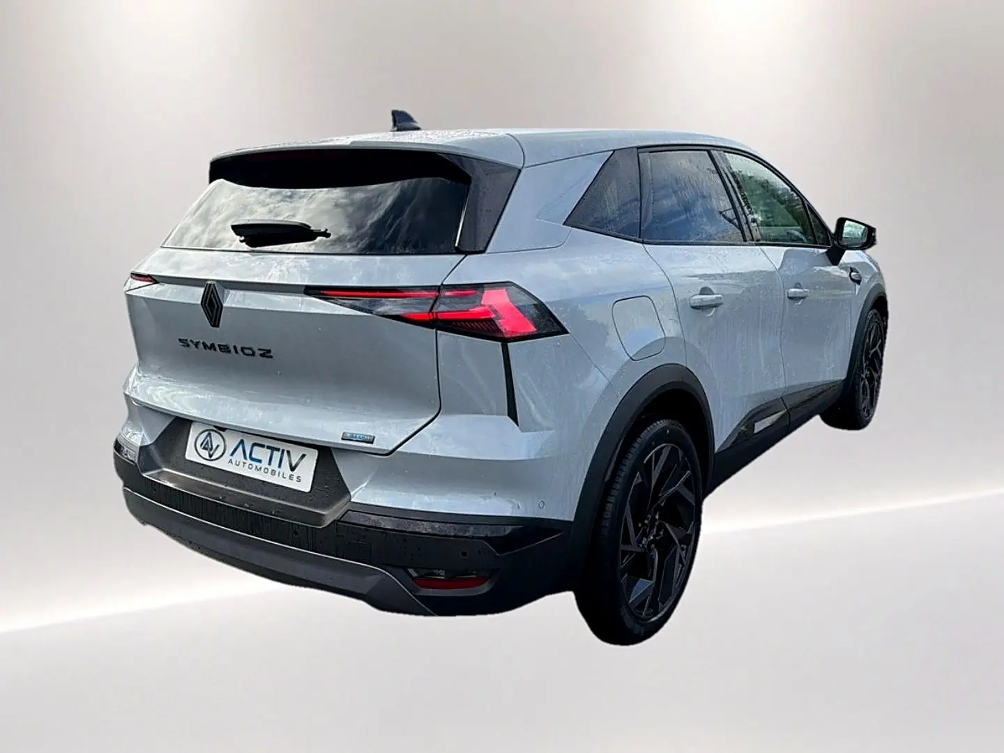 Vue 3/4 arrière droite du Renault Symbioz gris rafale avec feux arrière LED et jantes noires distinctives.
