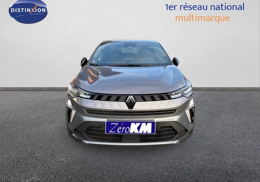 Vue frontale d'une Renault SYMBIOZ gris Cassiope avec calandre moderne et phares LED fins.