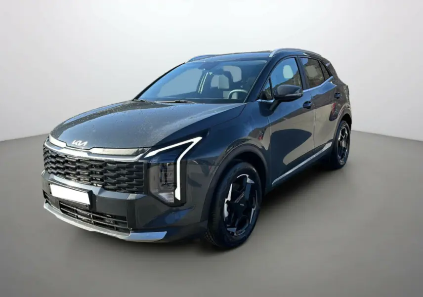 KIA SPORTAGE 2026 gris eclipse en 3/4 avant droit, avec feux LED distinctifs et jantes alu noires.